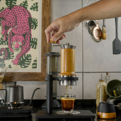 ARAM coffee + stojan (yellow)