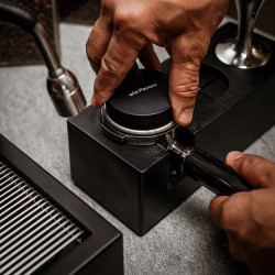 La Pavoni Leveler - Profesionálny distribútor na kávu (čierny)