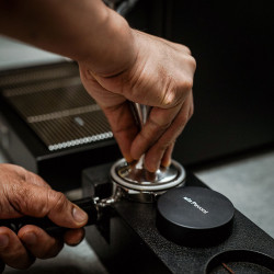 La Pavoni Leveler - Profesionálny distribútor na kávu (čierny)
